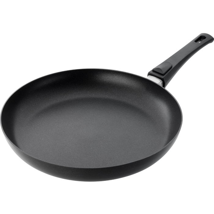 A black SCANPAN Urban 32cm frying pan with a smart detachable handle, crafted with Stratanium non-stick coating.