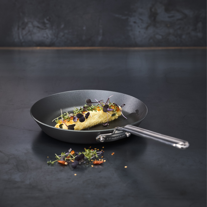 SCANPAN Black Iron 22cm Fry Pan in Sleeve