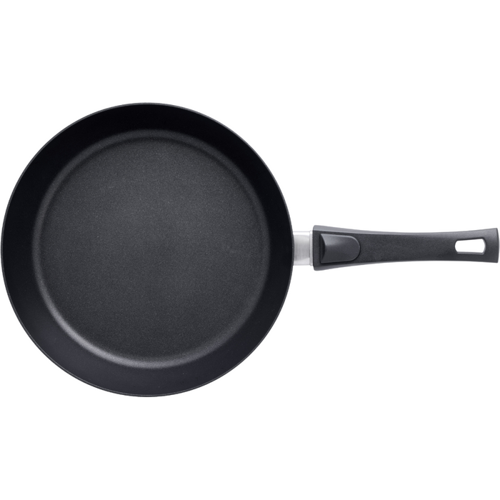 SCANPAN Urban 28cm sauté pan showing Stratanium non-stick coating