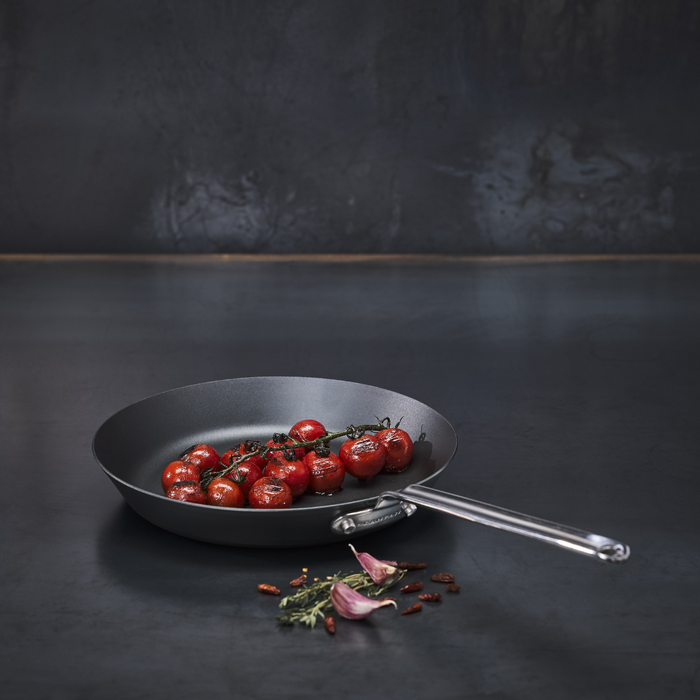 SCANPAN Black Iron 26cm Fry Pan in Sleeve