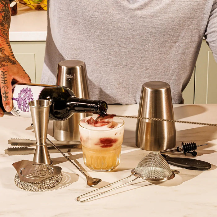 Vacu Vin Bar in a Box 14pc Cocktail Set shown in use with cocktails
