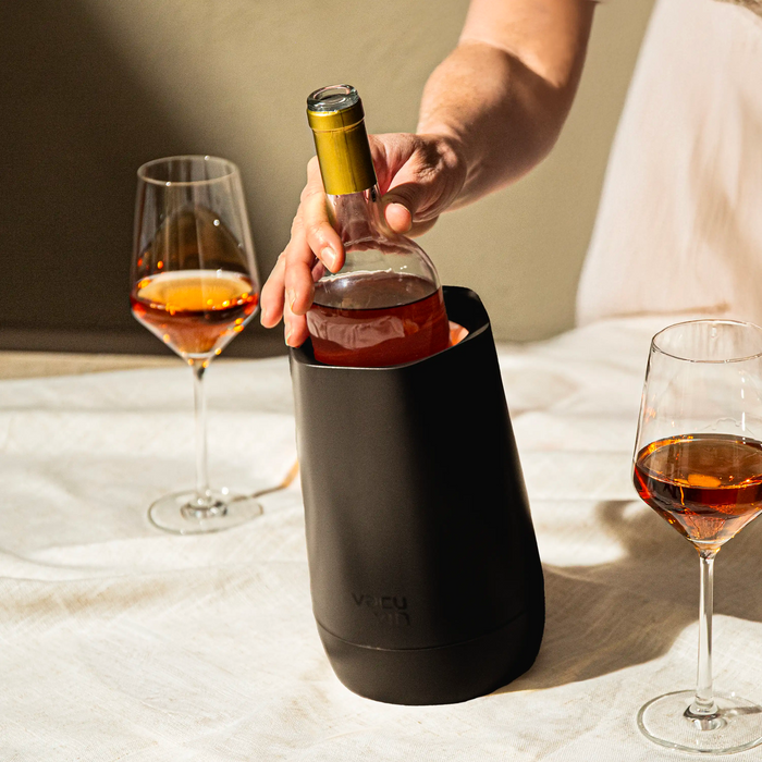Vacu Vin Hexo Wine Cooler Black in use